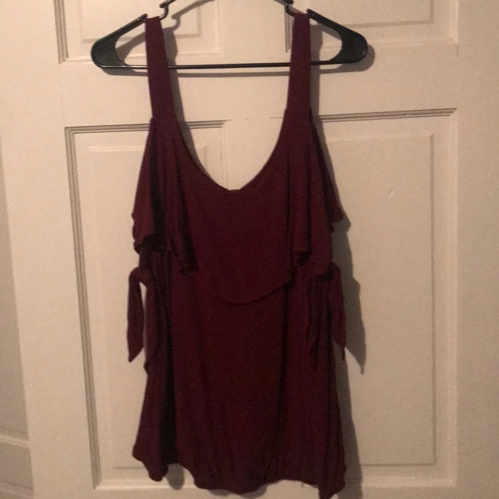 Tank with cold shoulder details